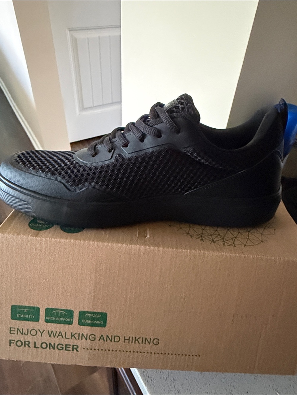 Men's Lightweight Black Mesh Walking Sneakers